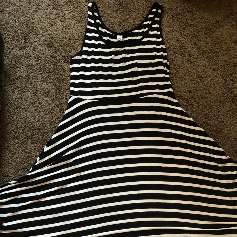 Old navy black and white summer dress